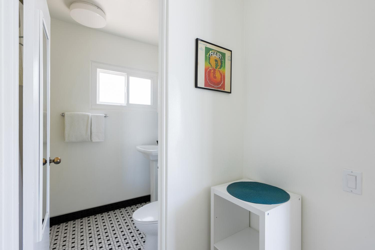 Bathroom 3, The Monkey Tree Hotel, Riverside