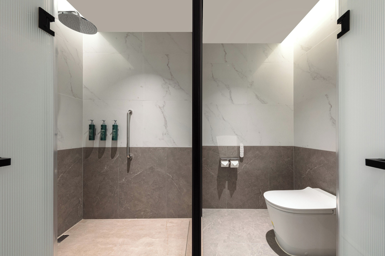 Bathroom 4, Hilton Garden Inn Shanghai Jiading, Shanghai