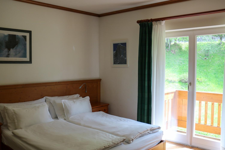 Bedroom 2, Hotel Garni Civetta, Belluno