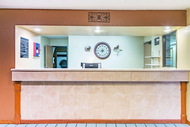 Public Area 2, Super 8 by Wyndham Trinidad, Las Animas