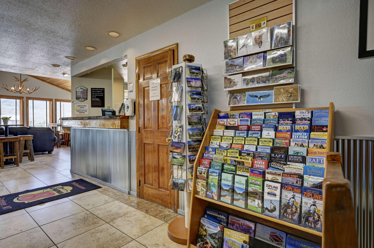Public Area 2, Super 8 by Wyndham Gardiner/Yellowstone Park Area, Park