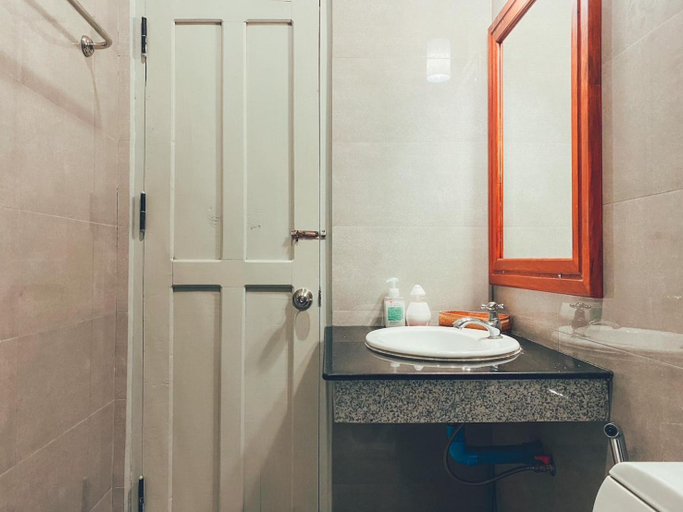 Bathroom 3, Sathiti Cafe & Bed, Vientiane
