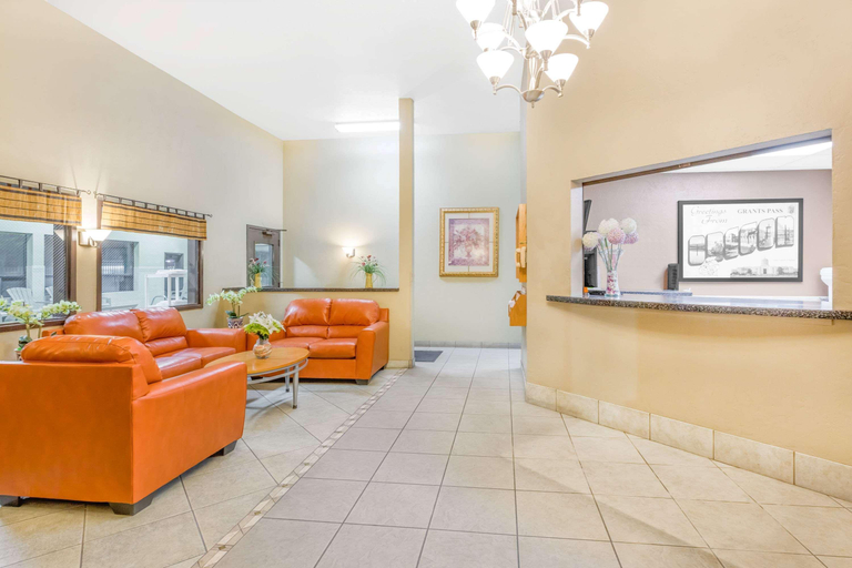 Public Area 2, Super 8 by Wyndham Grants Pass, Josephine