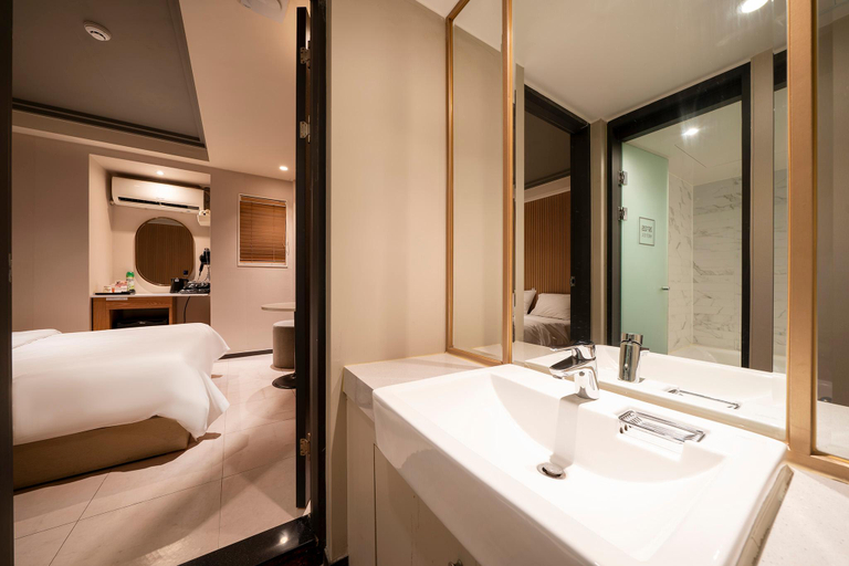 Bathroom 5, Namyangju Byeolnae No. 25, Uijeongbu