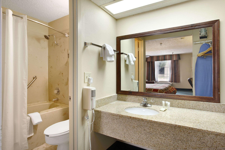 Bathroom 4, Super 8 by Wyndham New Iberia, Iberia