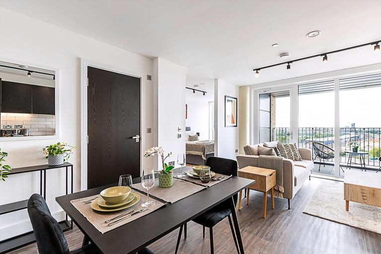 Food & Drinks, Sky-High Studio with Stunning Views, London