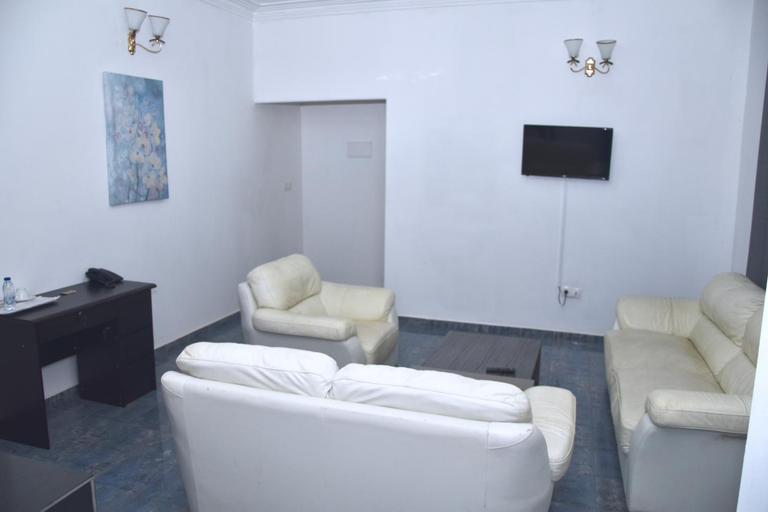 Others 5, Hotel La Couronne RW, Mfoundi