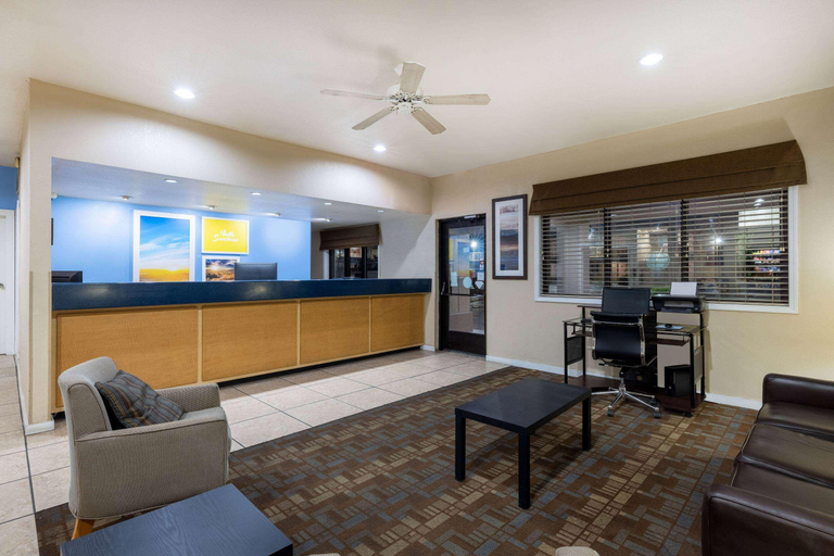 Public Area 2, Days Inn by Wyndham Roswell, Chaves