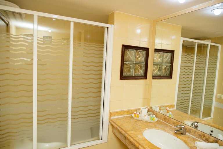 Bathroom, Sun and Sea, Al-Ghurdaqah