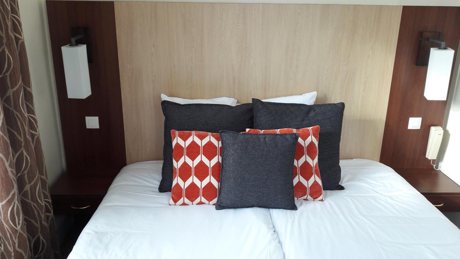Bedroom 2, Hotel De Normandie, Calvados