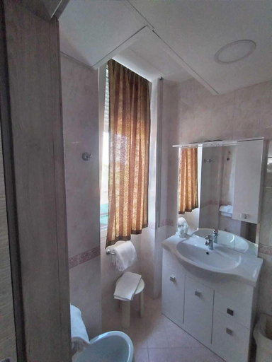 Bathroom 9