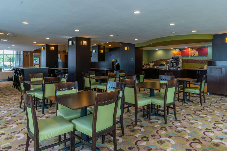 Food & Drinks 5, Comfort Suites Lake City, Columbia