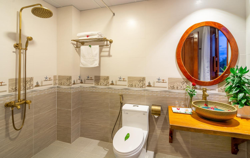 Bathroom, Villa Loan A HOI AN, Da Nang