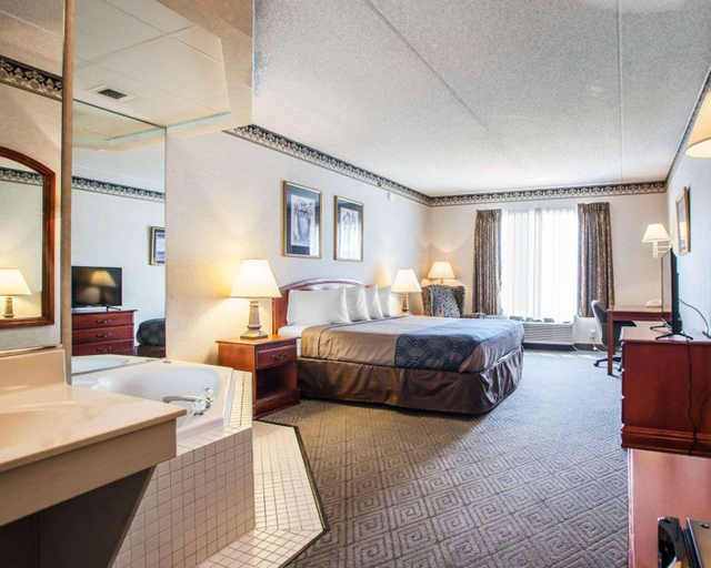 Bedroom 2, Rodeway Inn & Suites Milwaukee Airport, Milwaukee