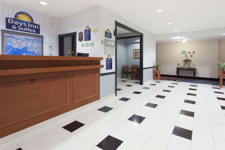 Public Area, Days Inn & Suites by Wyndham Cambridge, Dorchester
