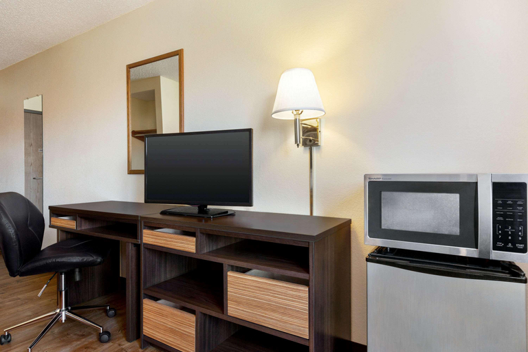 Bedroom 3, Super 8 by Wyndham Waco University Area, McLennan