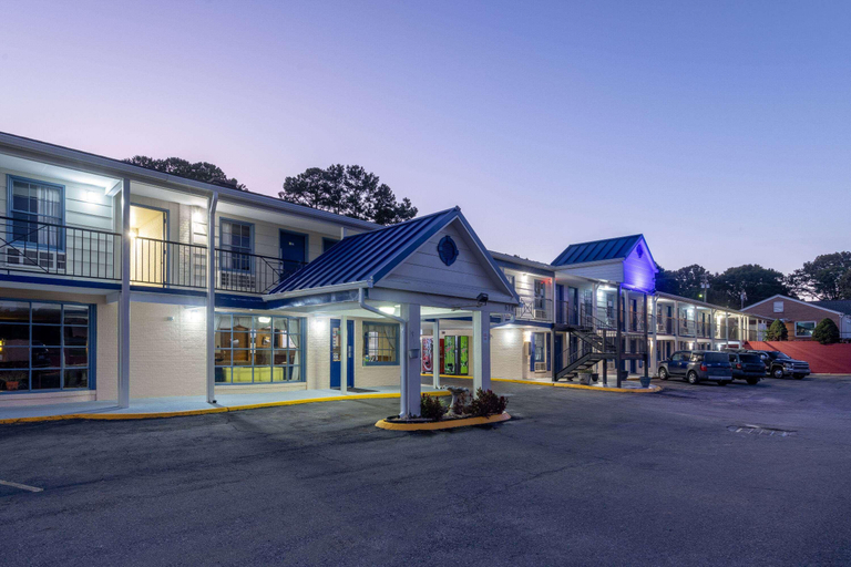 Exterior & Views 2, Days Inn by Wyndham Lincolnton, Lincoln