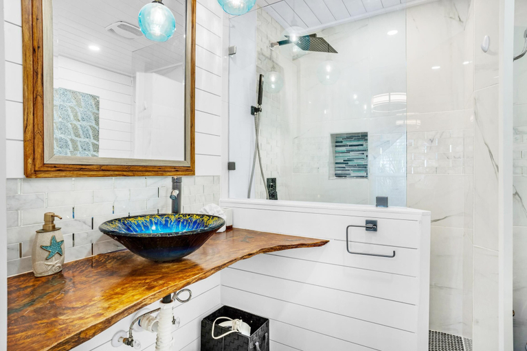Bathroom 4, Summer Breeze 203, Walton