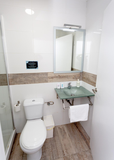 Bathroom 4, Hostal Easy Sants, Barcelona