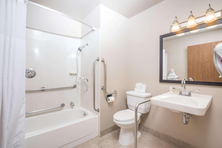 Bathroom 4, Super 8 by Wyndham Boise, Ada