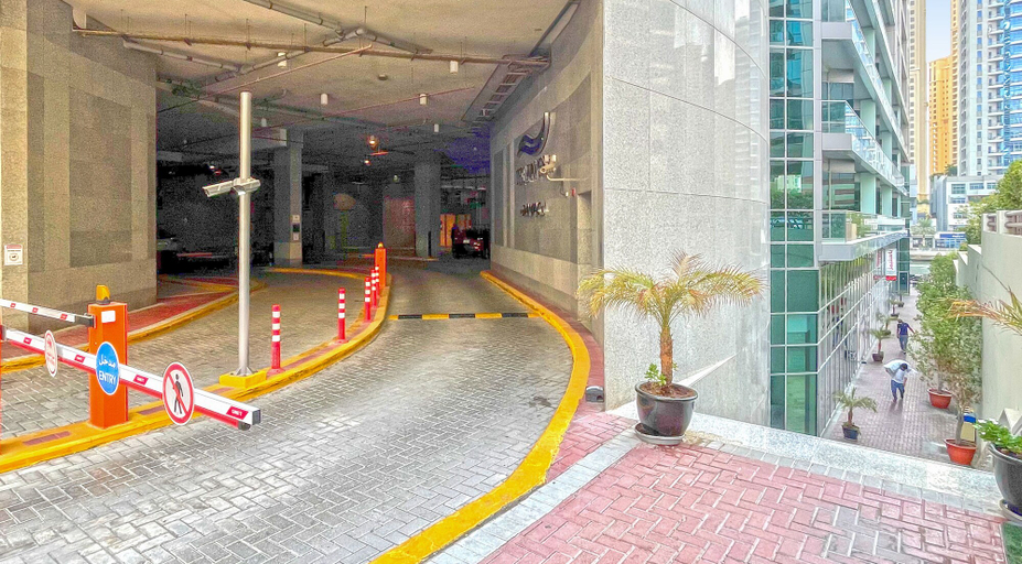 Others 5, bnbme | Damac Waves Tower | 3 + Maids, Dubai
