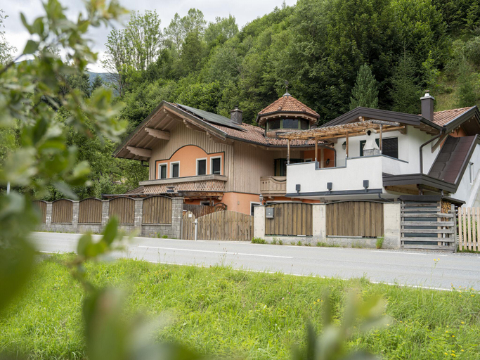 Others 5, Apartment Neukirchen near Ski Slopes, Zell am See