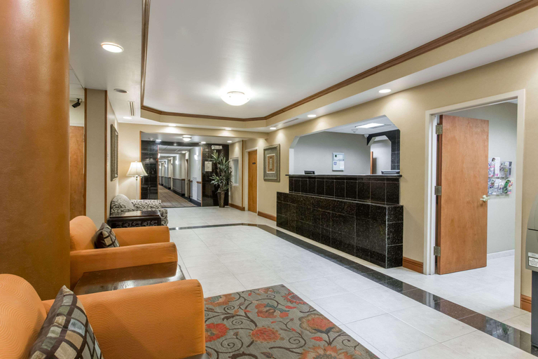 Public Area 2, Days Inn & Suites by Wyndham Fort Pierce I-95, Saint Lucie