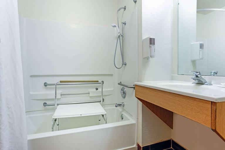 Bathroom 4, Super 8 by Wyndham Klamath Falls, Klamath