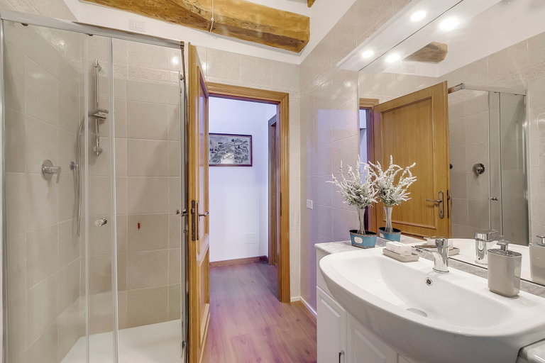 Bathroom 4, Borgo Panicale Apartments, Perugia