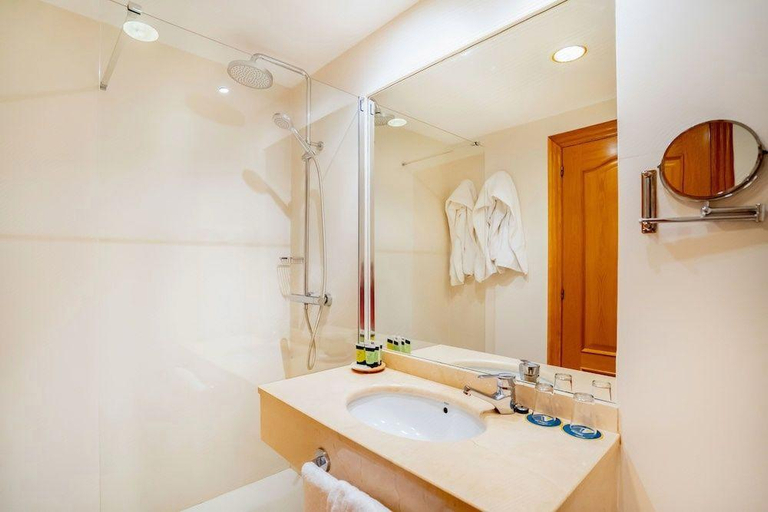 Bathroom 4, Gran Hotel Victoria, Cantabria