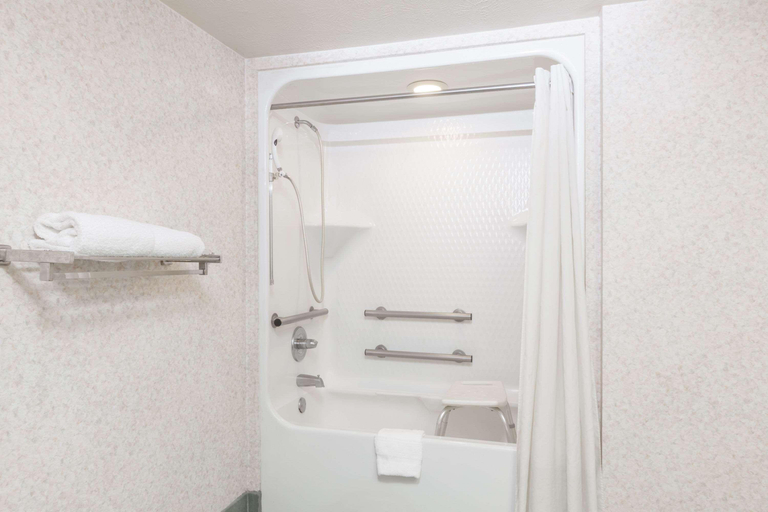 Bathroom 5, Super 8 by Wyndham Jasper TX, Jasper