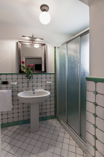 Bathroom 5, B&B VillAmorosa, Pisa