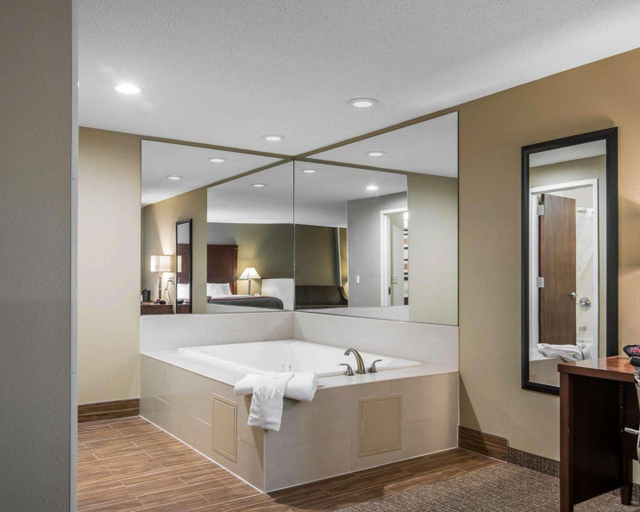 Bathroom 4, Comfort Inn Saugerties, Ulster