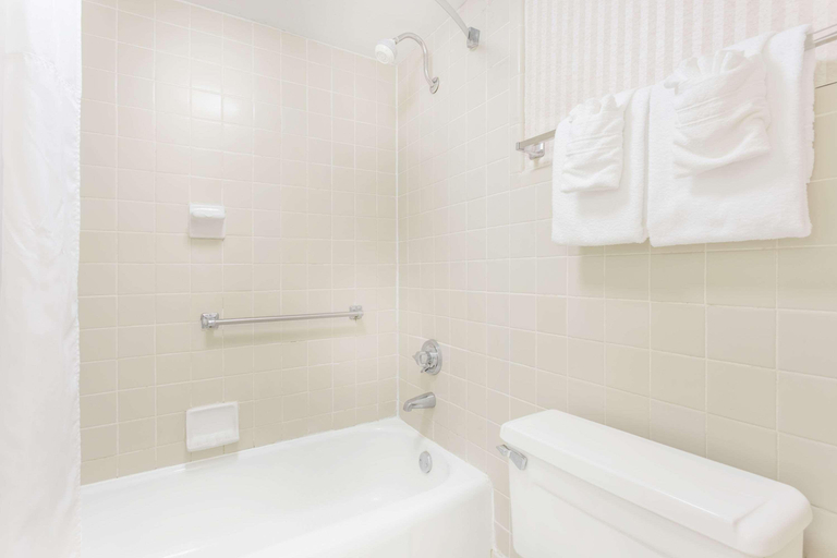 Bathroom 3, Days Inn by Wyndham Cedar Falls- University Plaza, Black Hawk