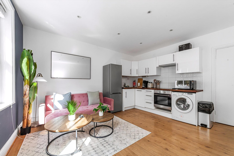 Others 5, Chic One Bed City Flat, London