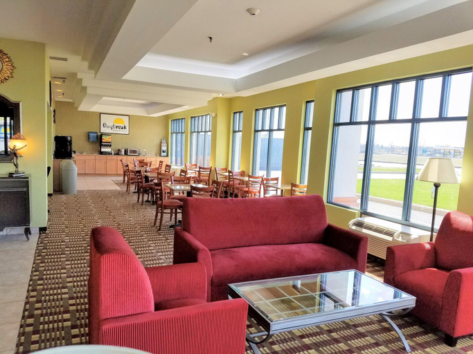 Public Area 2, Days Inn by Wyndham Windsor Locks Bradley Airp, Hartford