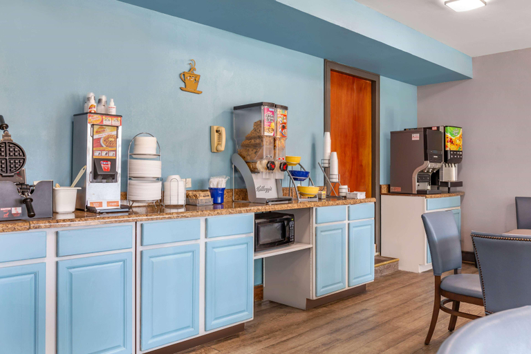 Food & Drinks 5, Days Inn & Suites by Wyndham Rocky Mount Golden E, Nash