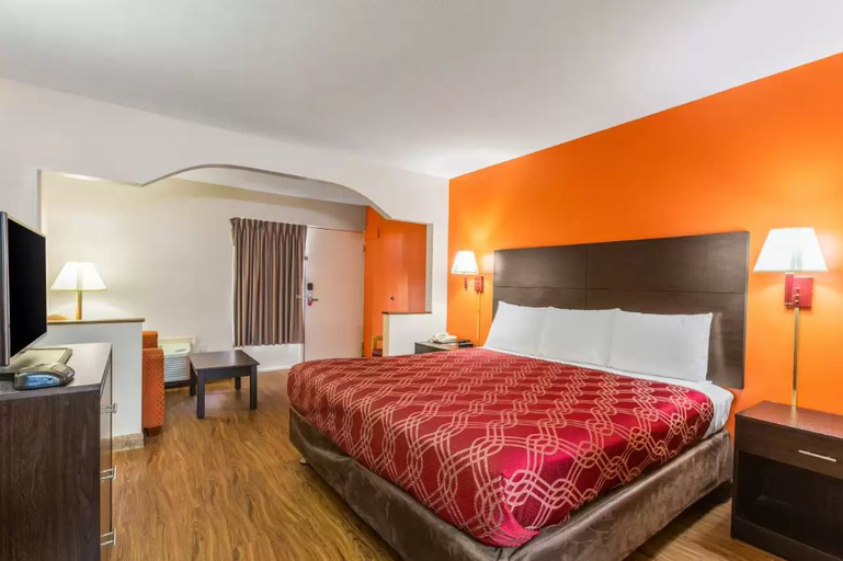 Bedroom 3, Econo Lodge Mcdonough, Henry