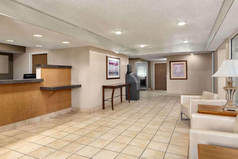 Public Area 2, Super 8 by Wyndham Joliet I-55 N/Chicago, Will