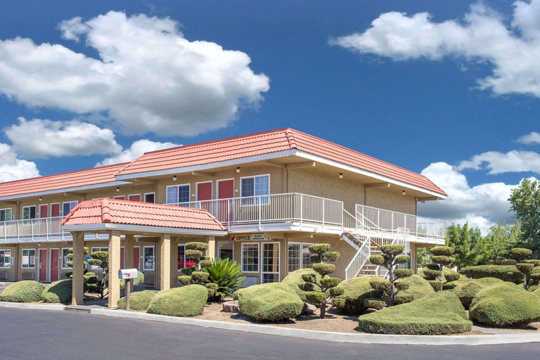 Exterior & Views 2, Days Inn by Wyndham Turlock, Stanislaus