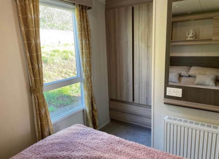 Room 3, Beverley bay 2-bed Caravan, Sleeps 6, Pet Friendly, Torbay