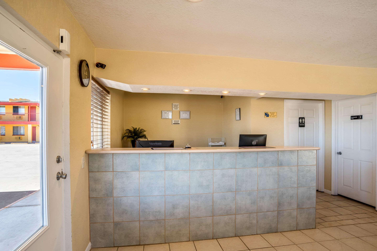 Public Area 2, Econo Lodge I-40 exit 286 Holbrook, Navajo