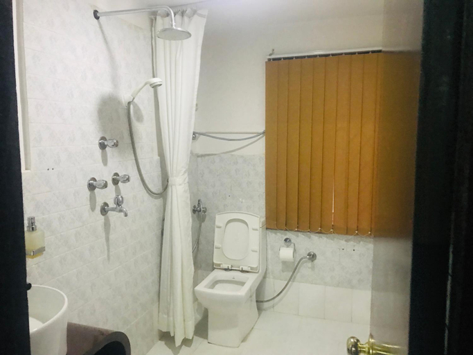 Bathroom 3, The Majestic Bed & Breakfast, Bagmati