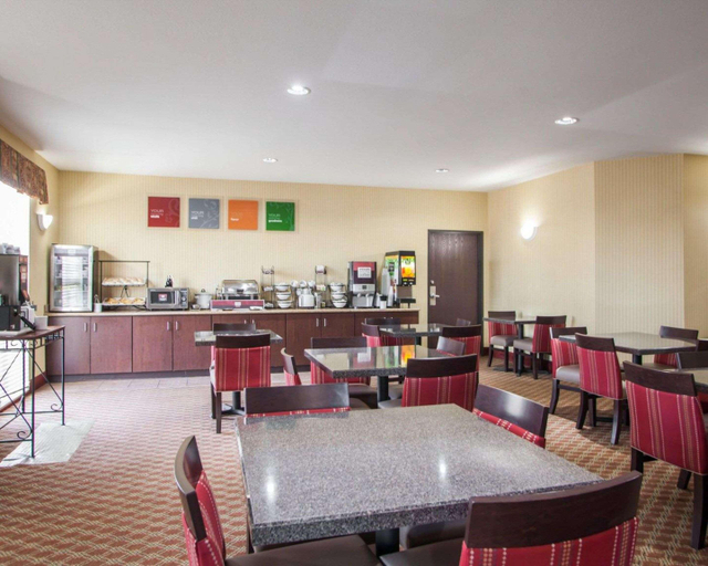 Food & Drinks 5, Comfort Inn & Suites Harrisonville, Kansas City