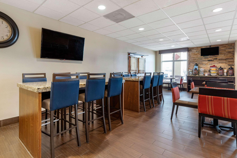 Food & Drinks 5, Comfort Inn & Suites Lakeside, Maverick