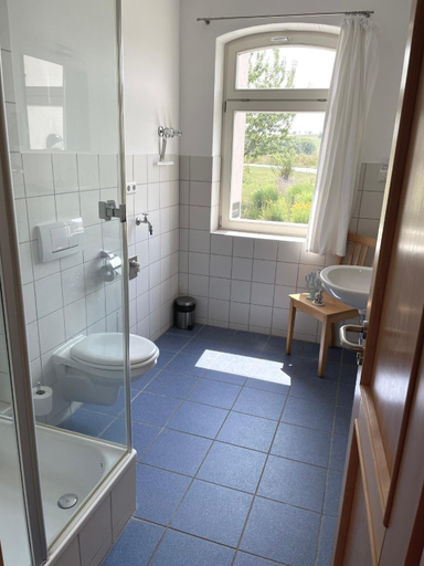Bathroom 3, Biohotel Stiftsgut Wilhelmsglücksbrunn, Wartburgkreis