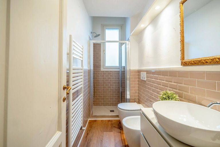 Bathroom, Genteel Home Vittorio Emanuele, Florence