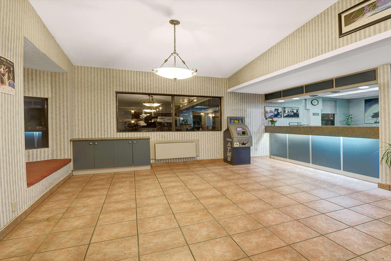 Public Area 2, Super 8 by Wyndham Niagara Falls North, Niagara