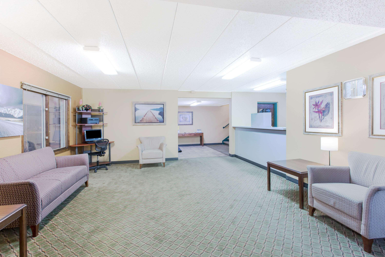 Public Area 2, Days Inn by Wyndham Sioux Falls Empire, Minnehaha