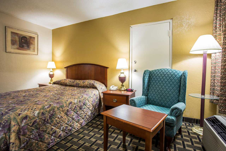 Bedroom 2, Econo Lodge Salisbury, Rowan